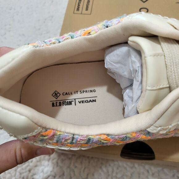NEW VCall It Spring Women's Sallyy Sneaker Bone Size  8.5 - Picture 3 of 8